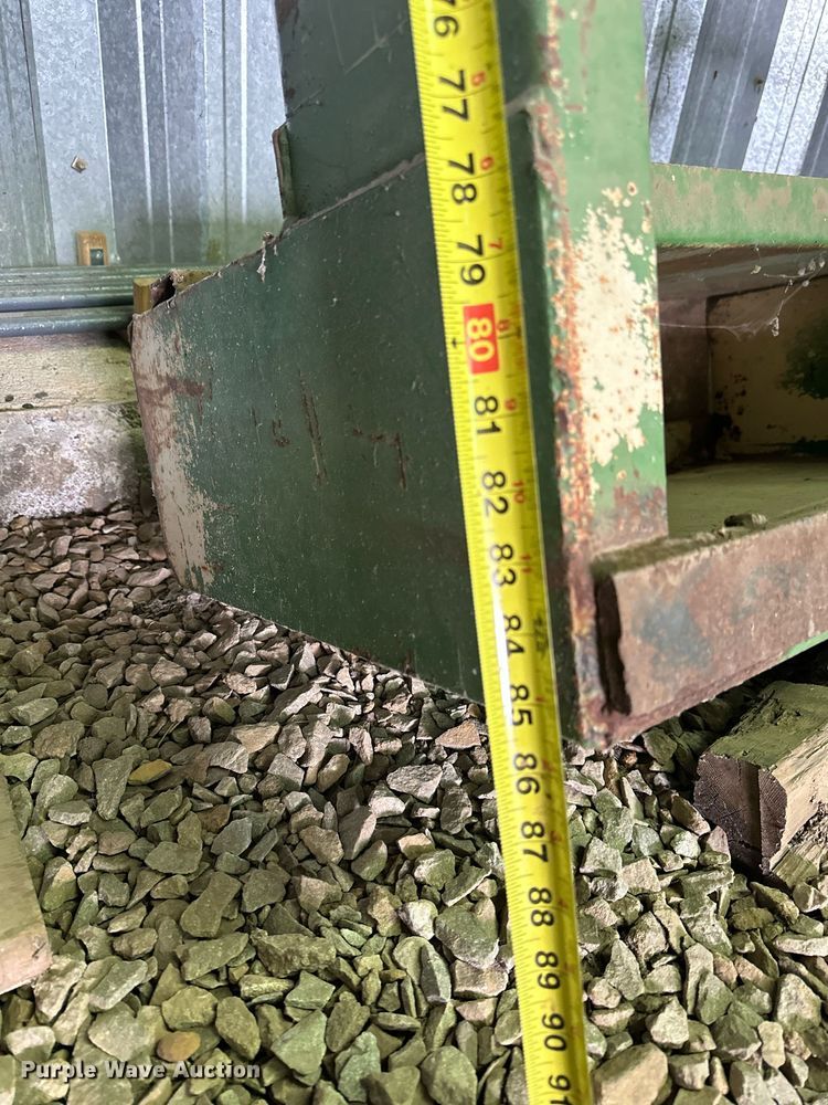 image for item LN9318 CTL M1800  square bale grapple