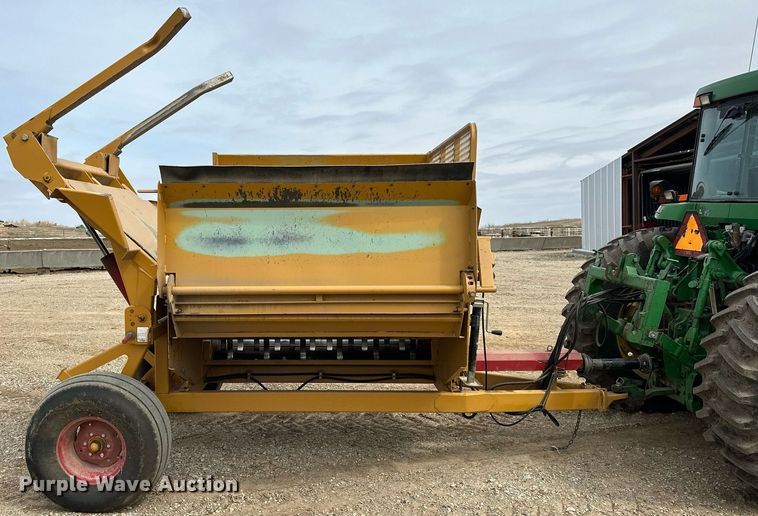 image for item LN9319 HayBuster 2650  bale processor