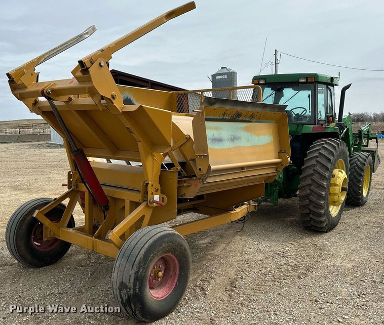 image for item LN9319 HayBuster 2650  bale processor