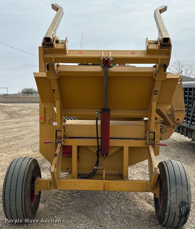 image for item LN9319 HayBuster 2650  bale processor