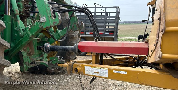 image for item LN9319 HayBuster 2650  bale processor