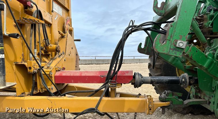 image for item LN9319 HayBuster 2650  bale processor