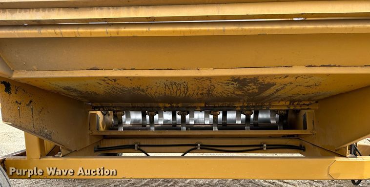 image for item LN9319 HayBuster 2650  bale processor