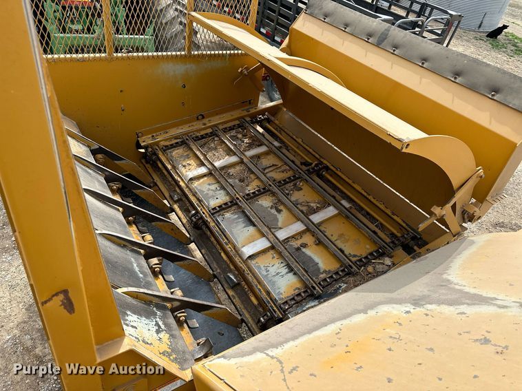 image for item LN9319 HayBuster 2650  bale processor