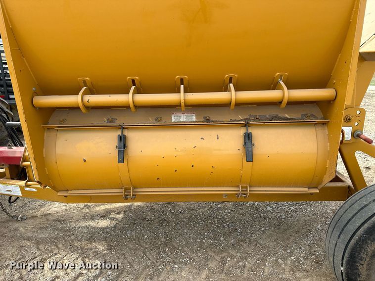 image for item LN9319 HayBuster 2650  bale processor