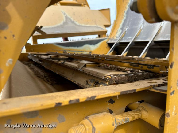 image for item LN9319 HayBuster 2650  bale processor