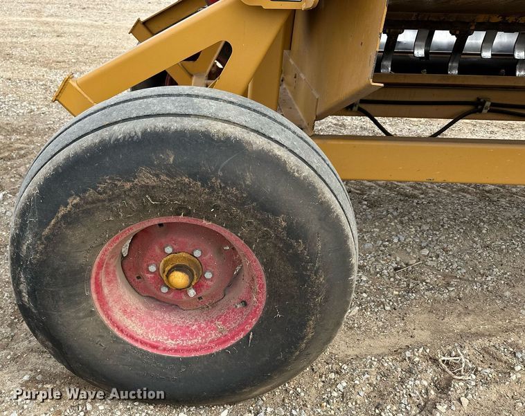 image for item LN9319 HayBuster 2650  bale processor