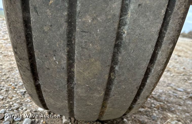 image for item LN9319 HayBuster 2650  bale processor