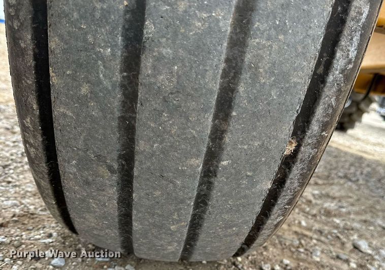 image for item LN9319 HayBuster 2650  bale processor