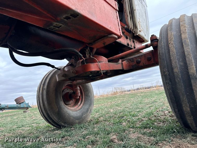 image for item LN9333 1974 Case 1370  tractor