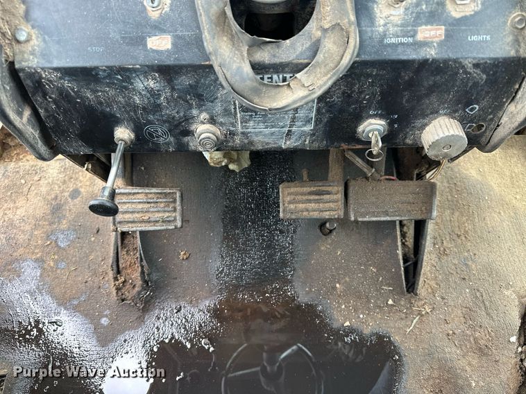 image for item LN9333 1974 Case 1370  tractor