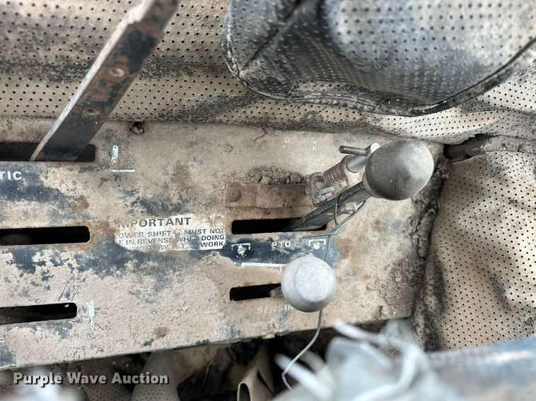 image for item LN9333 1974 Case 1370  tractor