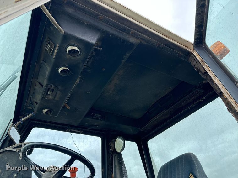 image for item LN9333 1974 Case 1370  tractor