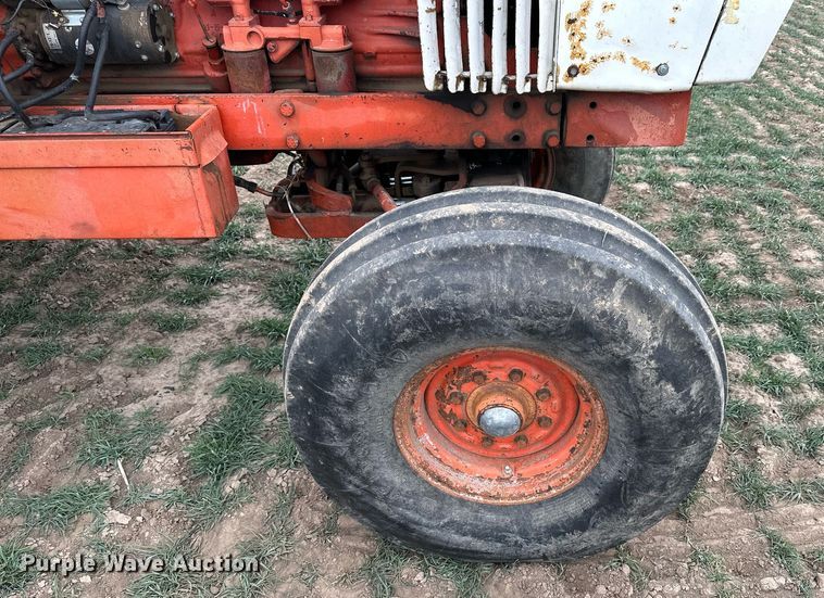 image for item LN9333 1974 Case 1370  tractor