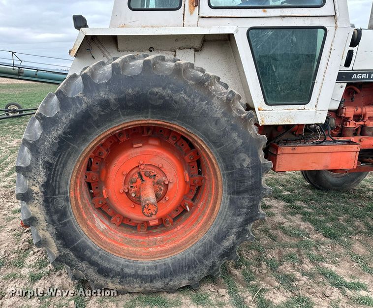 image for item LN9333 1974 Case 1370  tractor