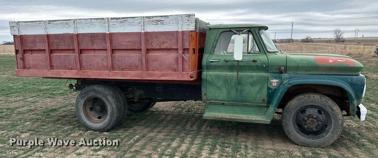 image for item LN9337 1964 Chevrolet 60  grain truck