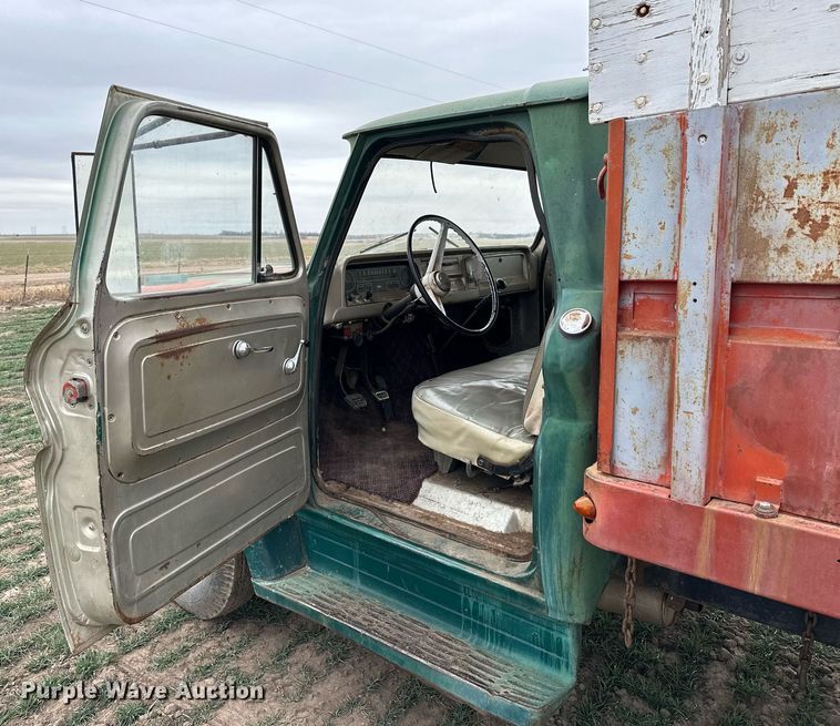 image for item LN9337 1964 Chevrolet 60  grain truck