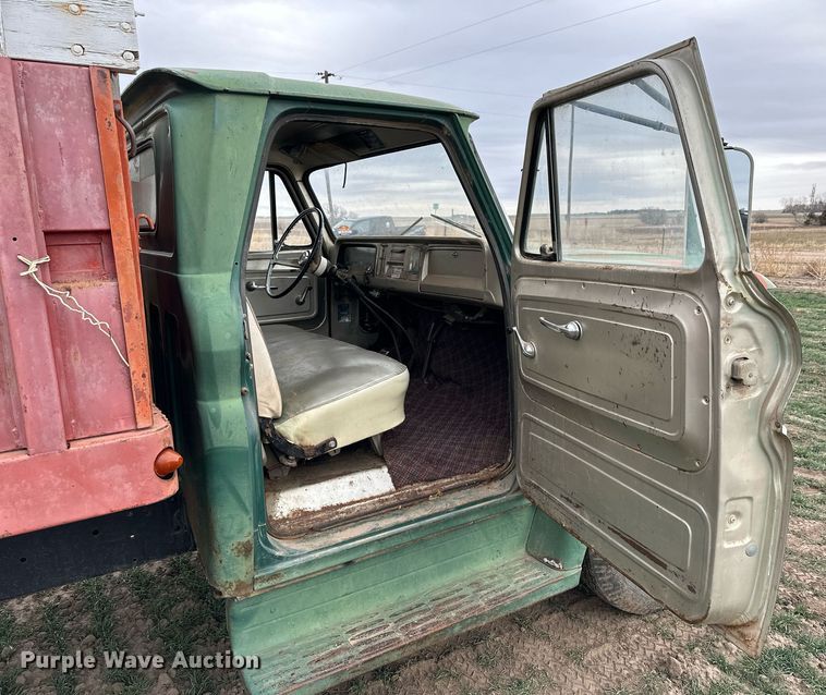 image for item LN9337 1964 Chevrolet 60  grain truck