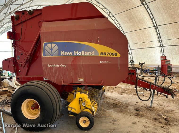 image for item LT9183 New Holland BR7090 Specialty Crop  round baler