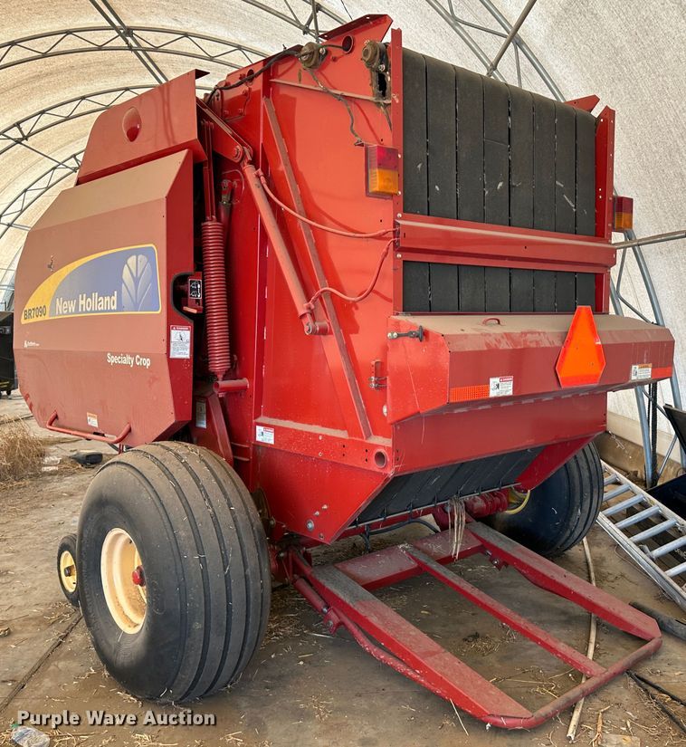 image for item LT9183 New Holland BR7090 Specialty Crop  round baler
