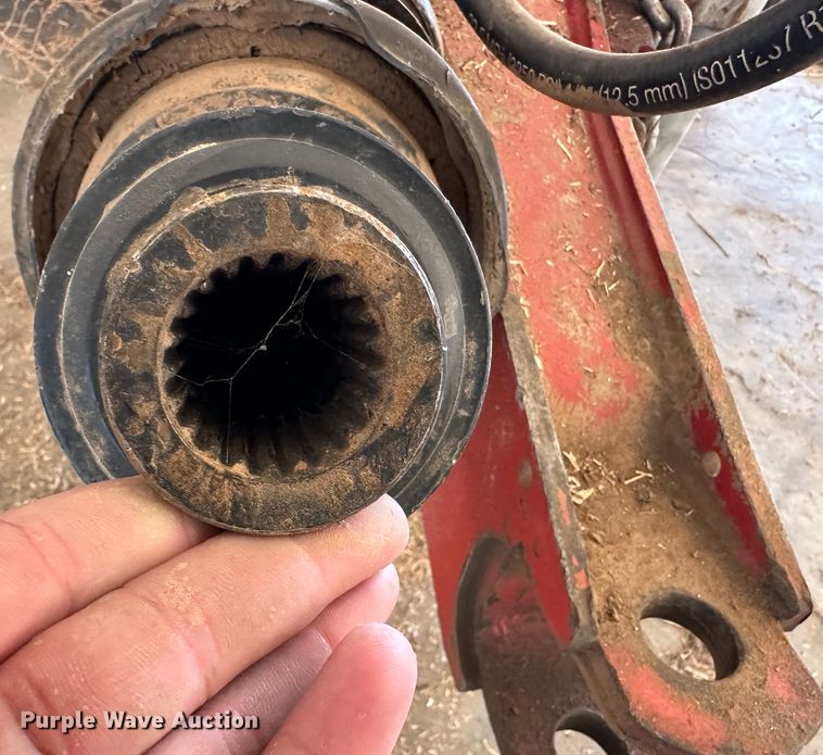 image for item LT9183 New Holland BR7090 Specialty Crop  round baler