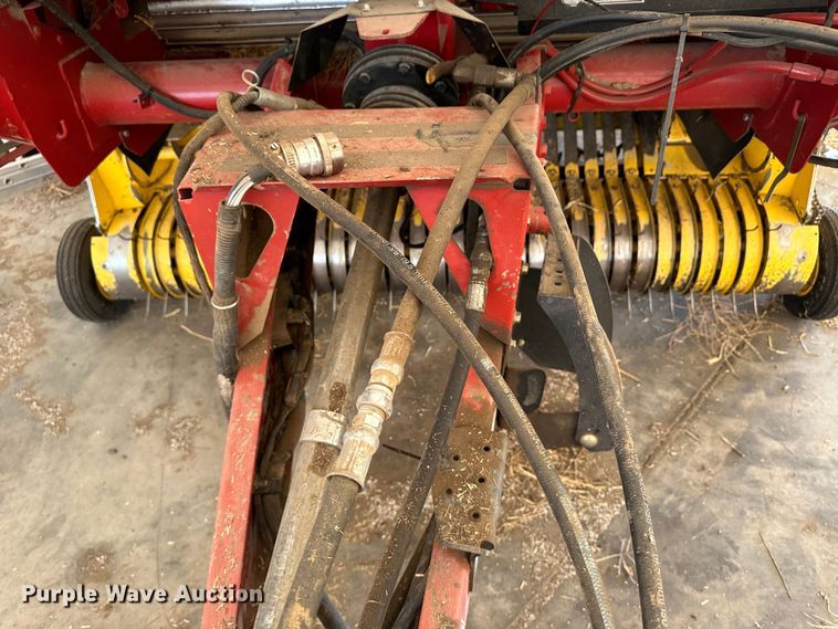 image for item LT9183 New Holland BR7090 Specialty Crop  round baler