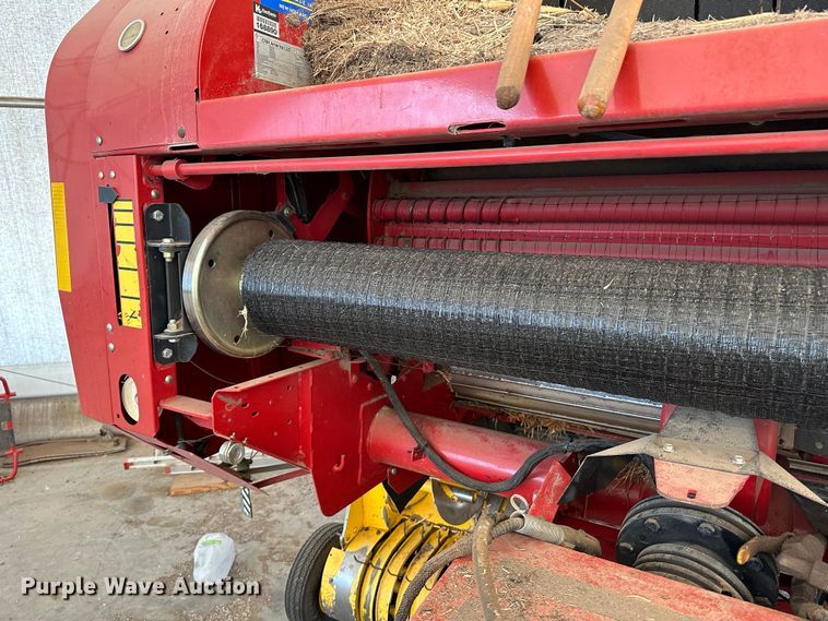 image for item LT9183 New Holland BR7090 Specialty Crop  round baler