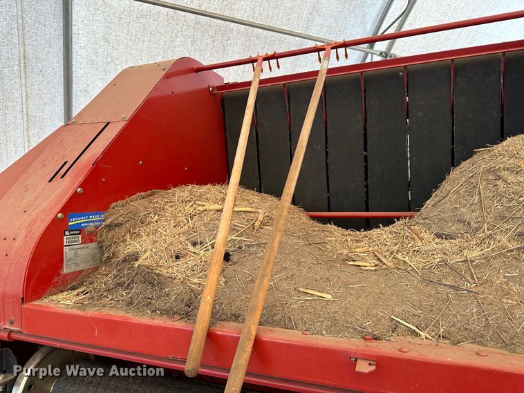 image for item LT9183 New Holland BR7090 Specialty Crop  round baler