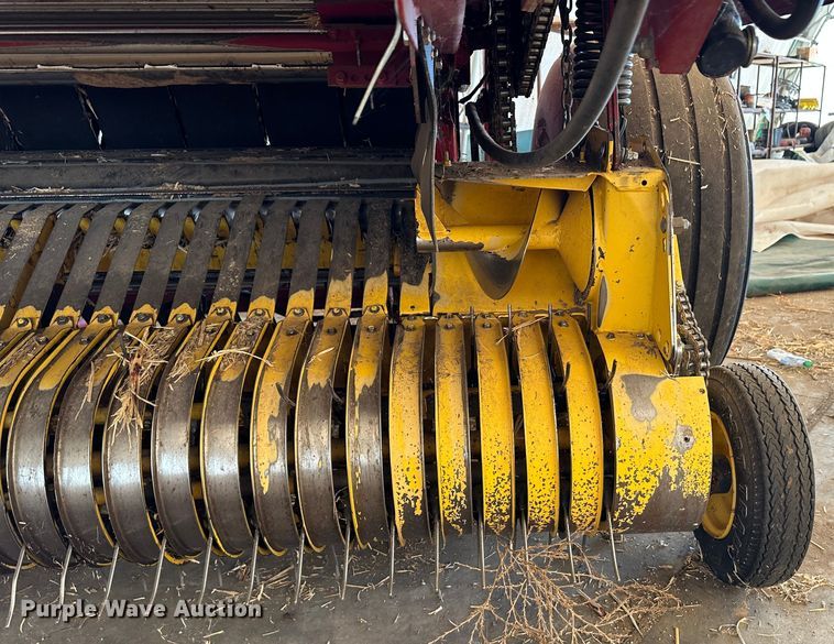 image for item LT9183 New Holland BR7090 Specialty Crop  round baler