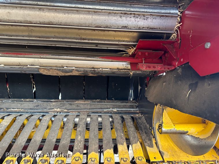 image for item LT9183 New Holland BR7090 Specialty Crop  round baler