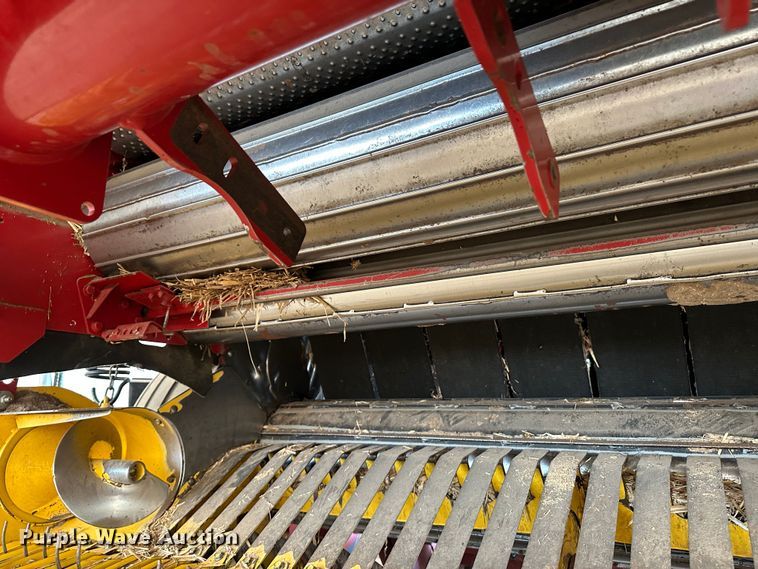 image for item LT9183 New Holland BR7090 Specialty Crop  round baler