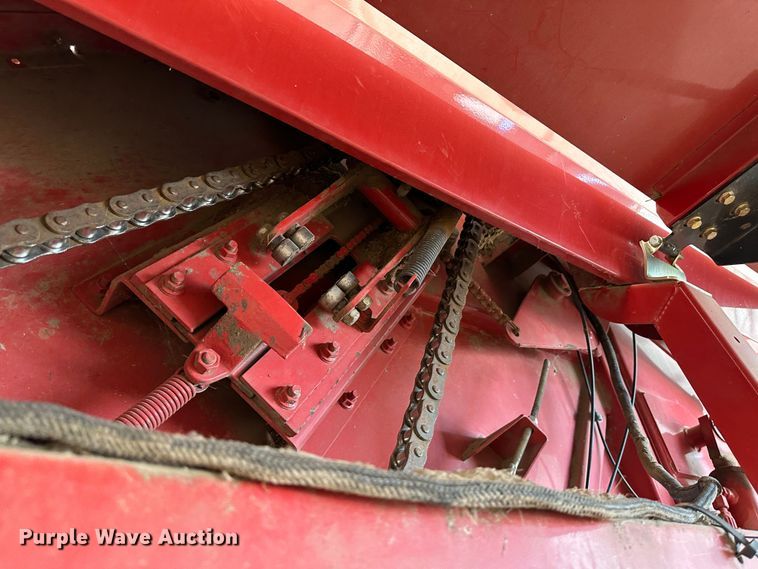 image for item LT9183 New Holland BR7090 Specialty Crop  round baler