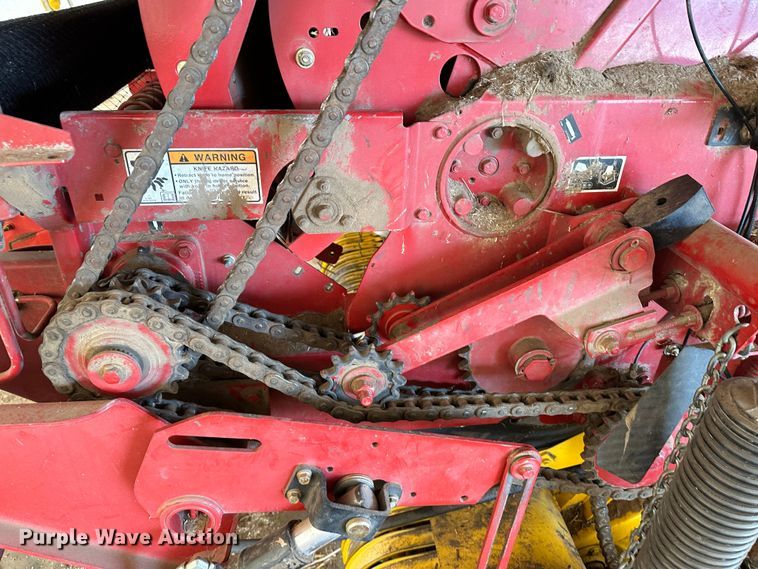 image for item LT9183 New Holland BR7090 Specialty Crop  round baler