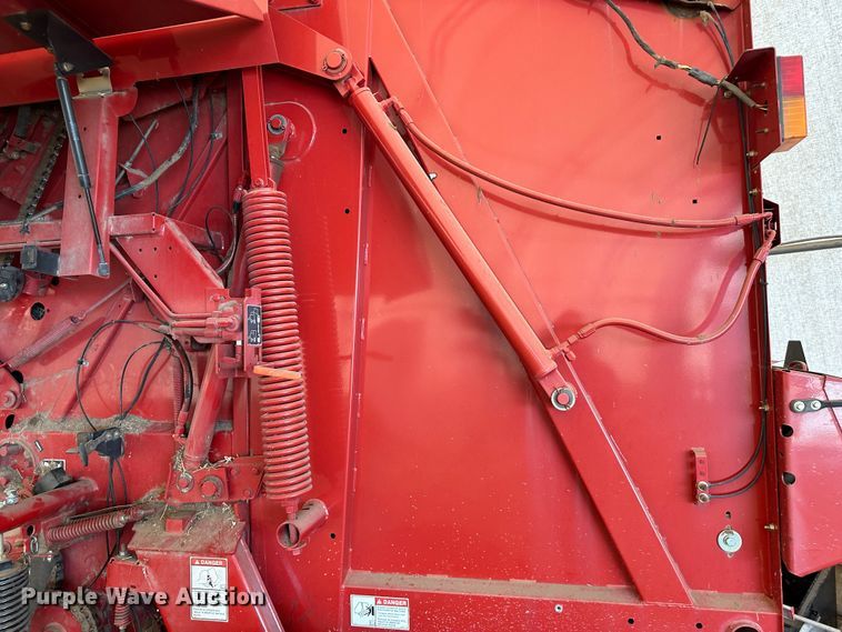 image for item LT9183 New Holland BR7090 Specialty Crop  round baler