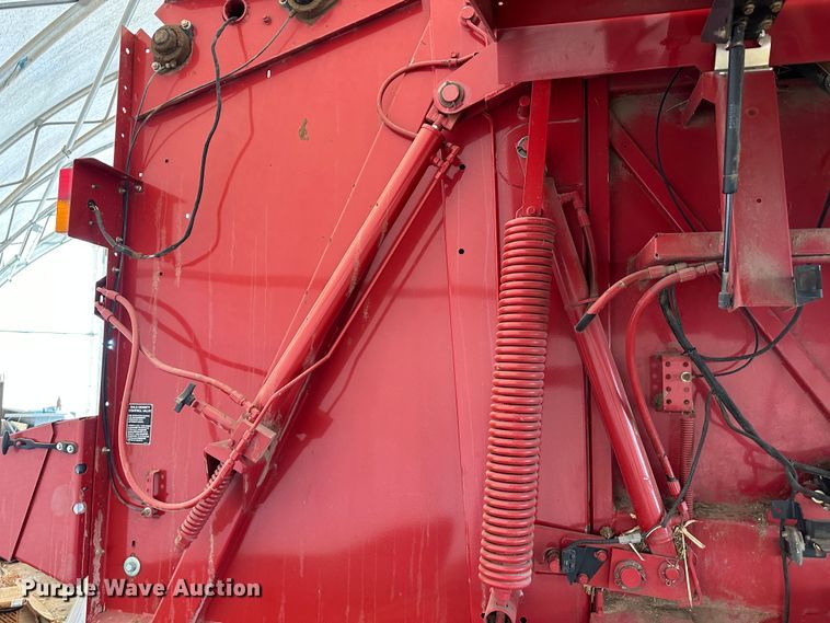 image for item LT9183 New Holland BR7090 Specialty Crop  round baler