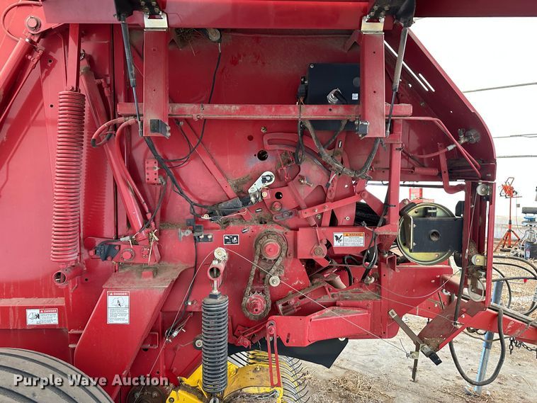 image for item LT9183 New Holland BR7090 Specialty Crop  round baler