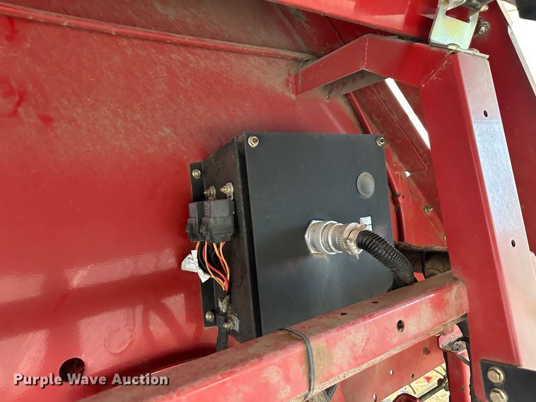 image for item LT9183 New Holland BR7090 Specialty Crop  round baler