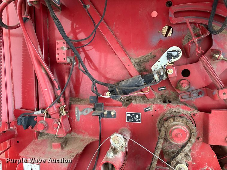 image for item LT9183 New Holland BR7090 Specialty Crop  round baler