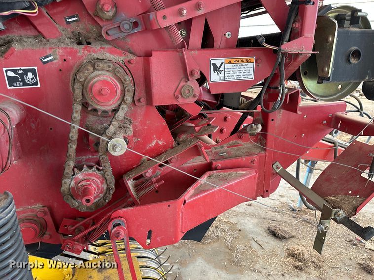 image for item LT9183 New Holland BR7090 Specialty Crop  round baler