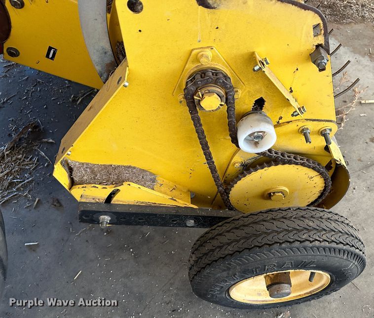 image for item LT9183 New Holland BR7090 Specialty Crop  round baler