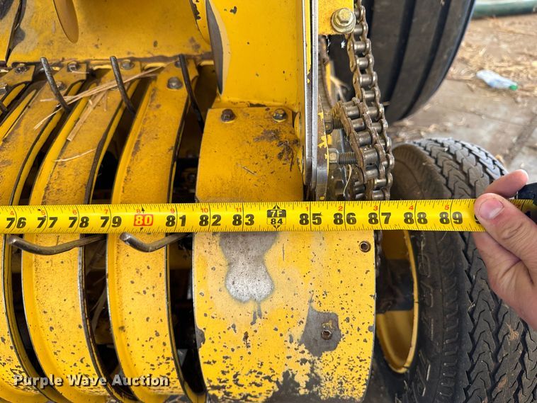 image for item LT9183 New Holland BR7090 Specialty Crop  round baler