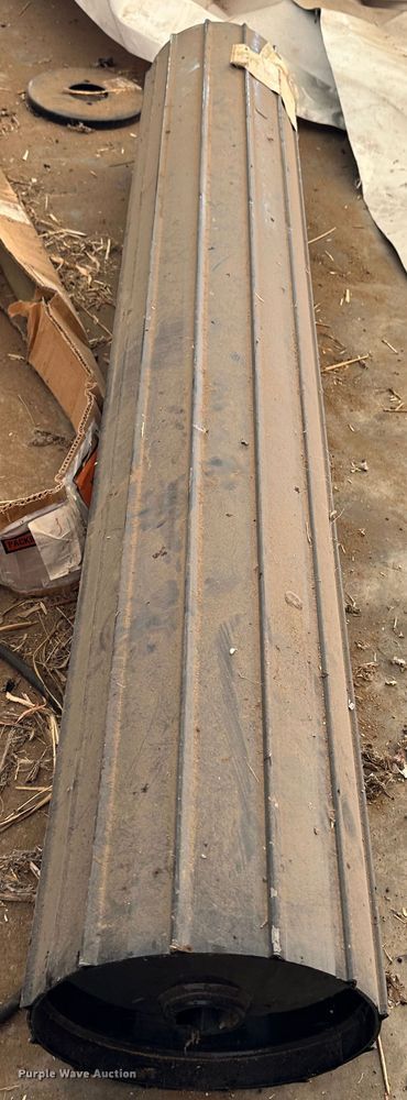 image for item LT9183 New Holland BR7090 Specialty Crop  round baler