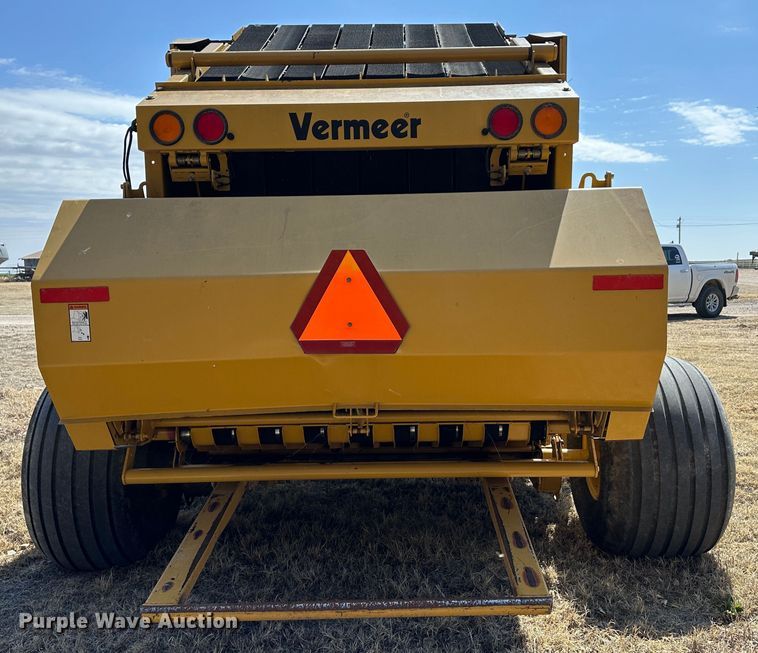 image for item LT9244 Vermeer 605M  round baler