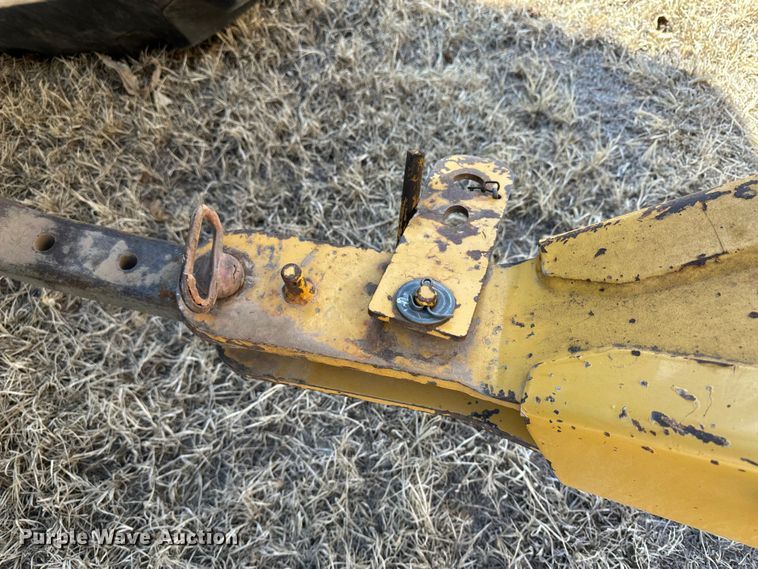 image for item LT9244 Vermeer 605M  round baler