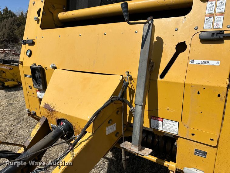 image for item LT9244 Vermeer 605M  round baler