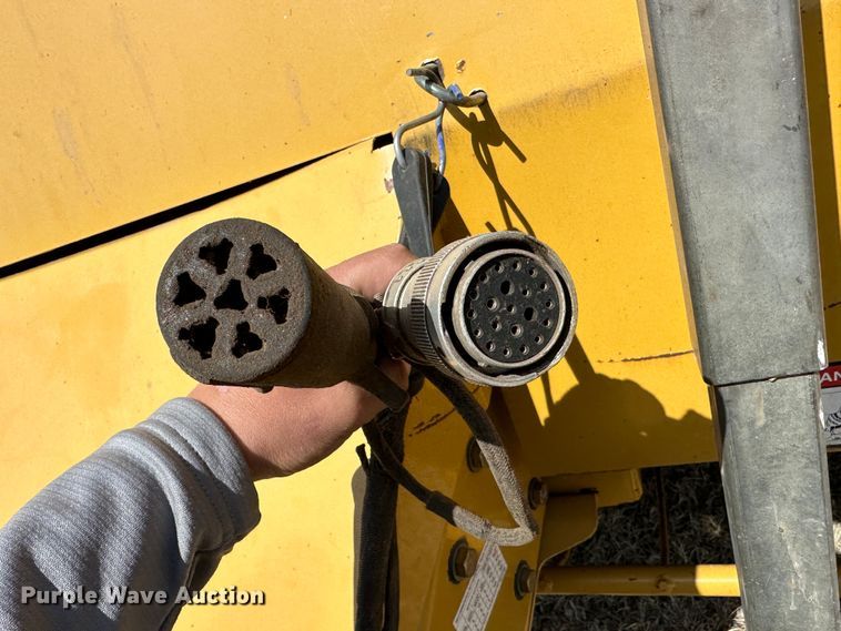 image for item LT9244 Vermeer 605M  round baler