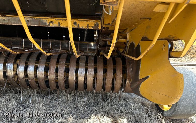 image for item LT9244 Vermeer 605M  round baler