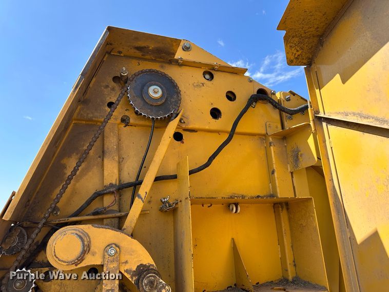 image for item LT9244 Vermeer 605M  round baler
