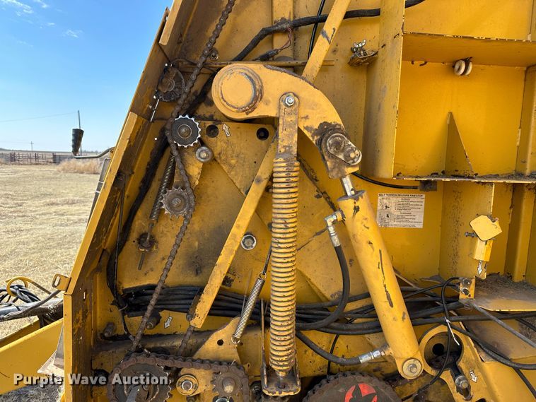 image for item LT9244 Vermeer 605M  round baler