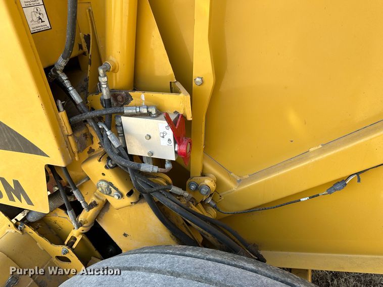 image for item LT9244 Vermeer 605M  round baler
